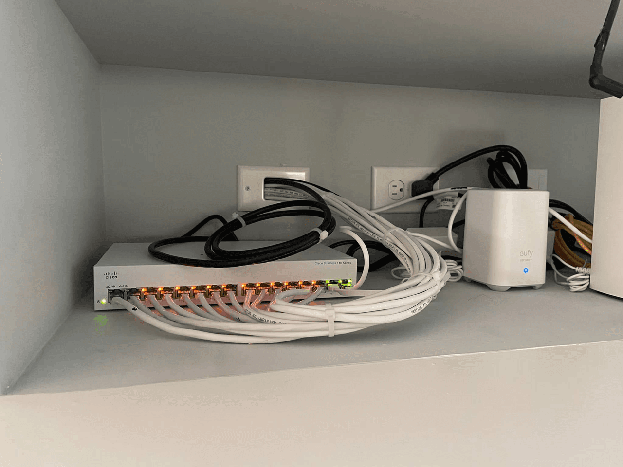Cisco Business switch with CAT6 connections